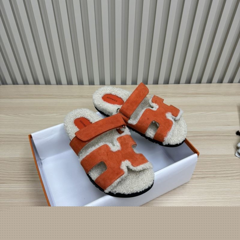 H**mes slippers